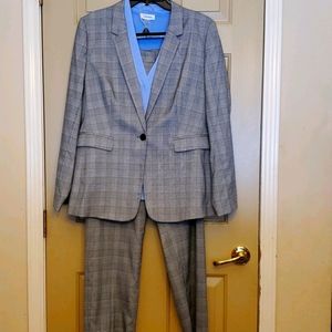 DKNY 2 piece pant suit black/white/blue glen plaid